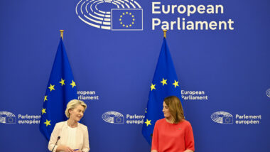 Das Parlament wählt Ursula von der Leyen erneut zur Kommissionspräsidentin.